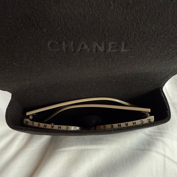Chanel Ch5414-A C534/3 Brow Logo Sunglasses - Picture 8 of 8